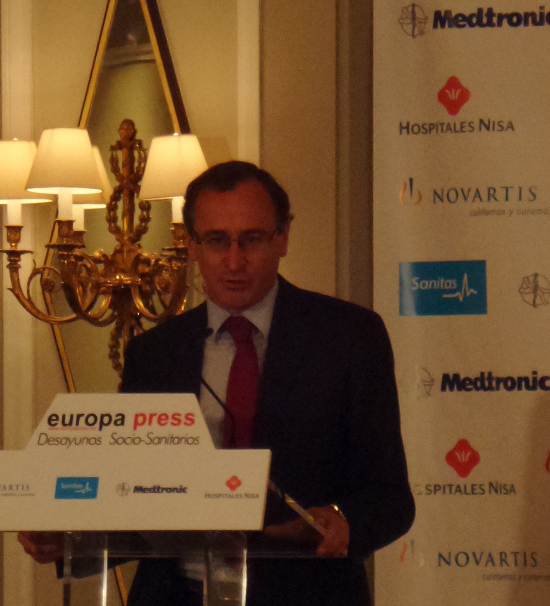 Alfonso Alonso, Ministro de Sanidad, Servicios Sociales e Igualdad realizando unas declaraciones