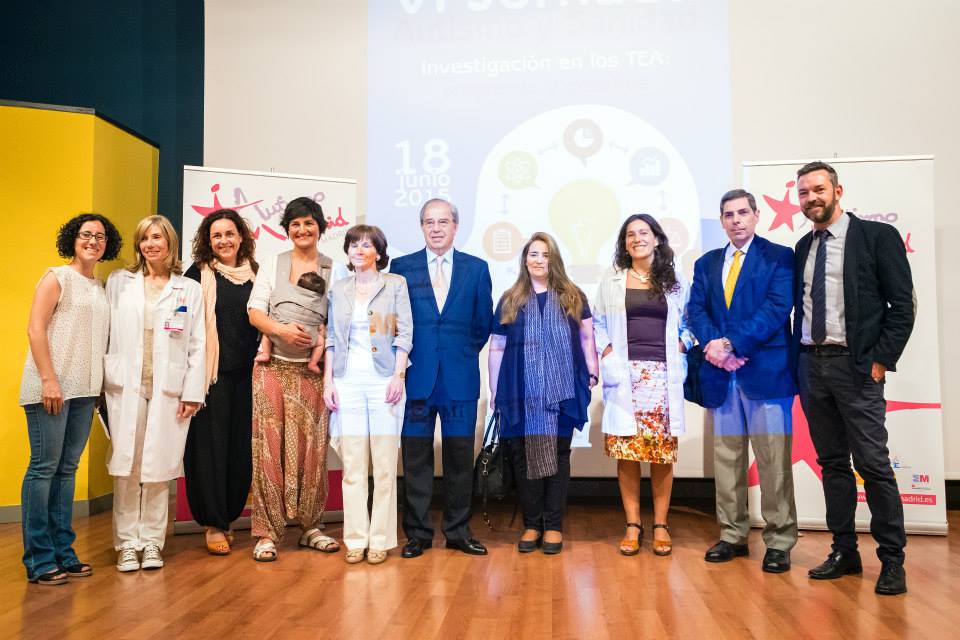 grupo_de_ponentes_y_representantes_de_autismo_madrid