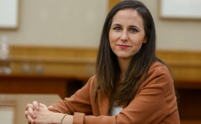 Ione Belarra promete "cambios normativos" y "más recursos" para la inclusión de las personas con TEA