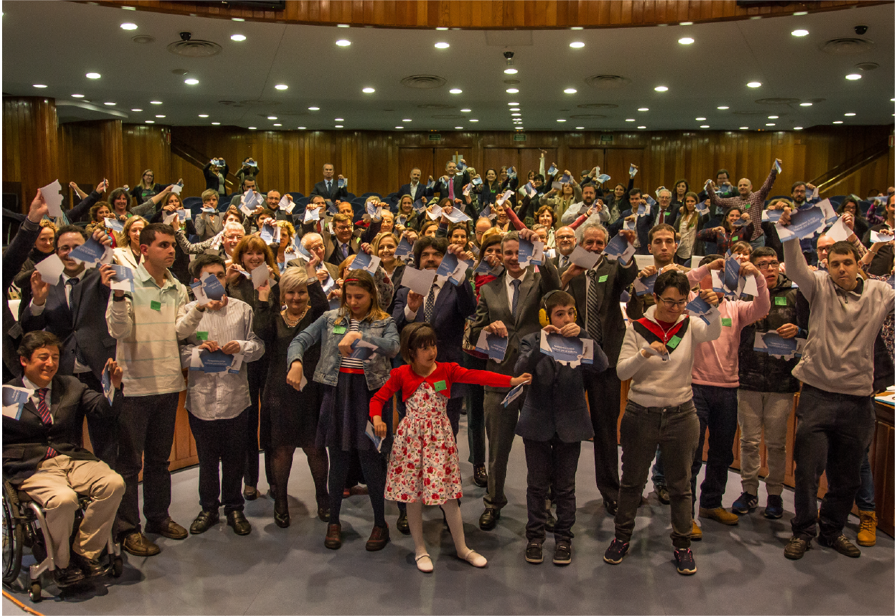 Foto de un acto institucional organizado por Autismo España para celebrar el Día Mundial de Concienciación sobre el Autismo