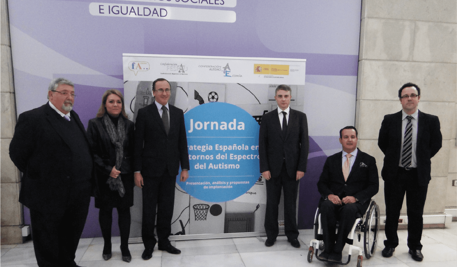 Foto institucional de la jornada de aprobación de la Estrategia Española en TEA