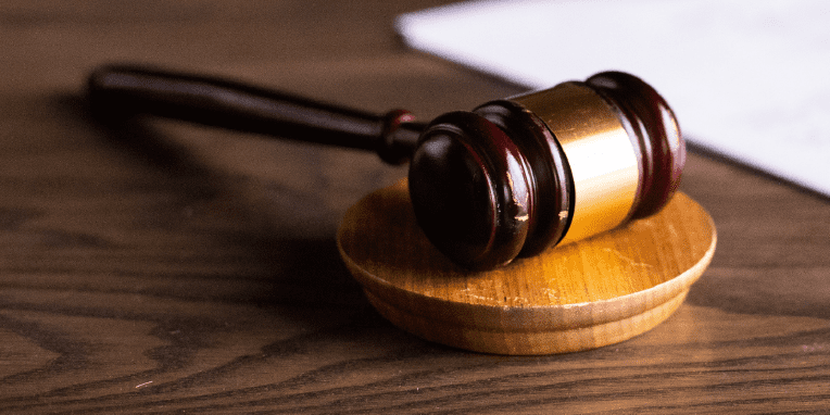 Miniatura de un mazo de juez