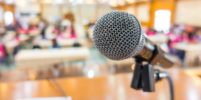 Miniatura de un micrófono