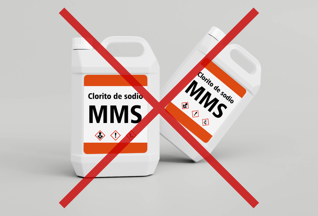 Dos garrafas con una etiqueta de Clorito de sodio