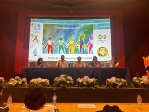 Mesa presidencial con las personas participantes en el Congreso de Autismo Sur