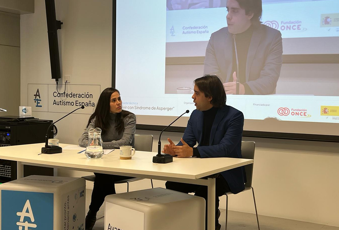 Intervención de Johann Sebastian Salvatori junto a Beatriz García, presentadora de la jornada