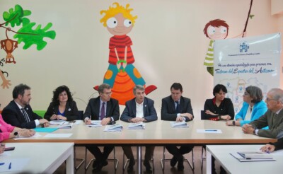 Feijóo se compromete con las personas con autismo y propone medidas de atención temprana, conciliación, educación e inserción laboral