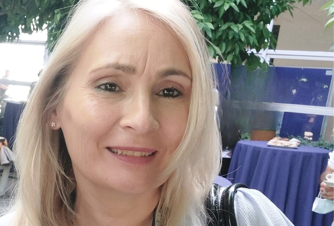 Pilar Pérez, presidenta de Autismo Granada, mirando a cámara