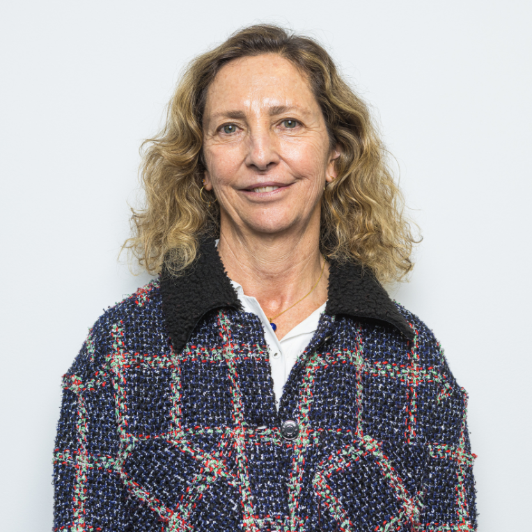 Fotografía de la vicepresidenta de la Junta Directiva de Autismo España, Mercedes Molina Montes