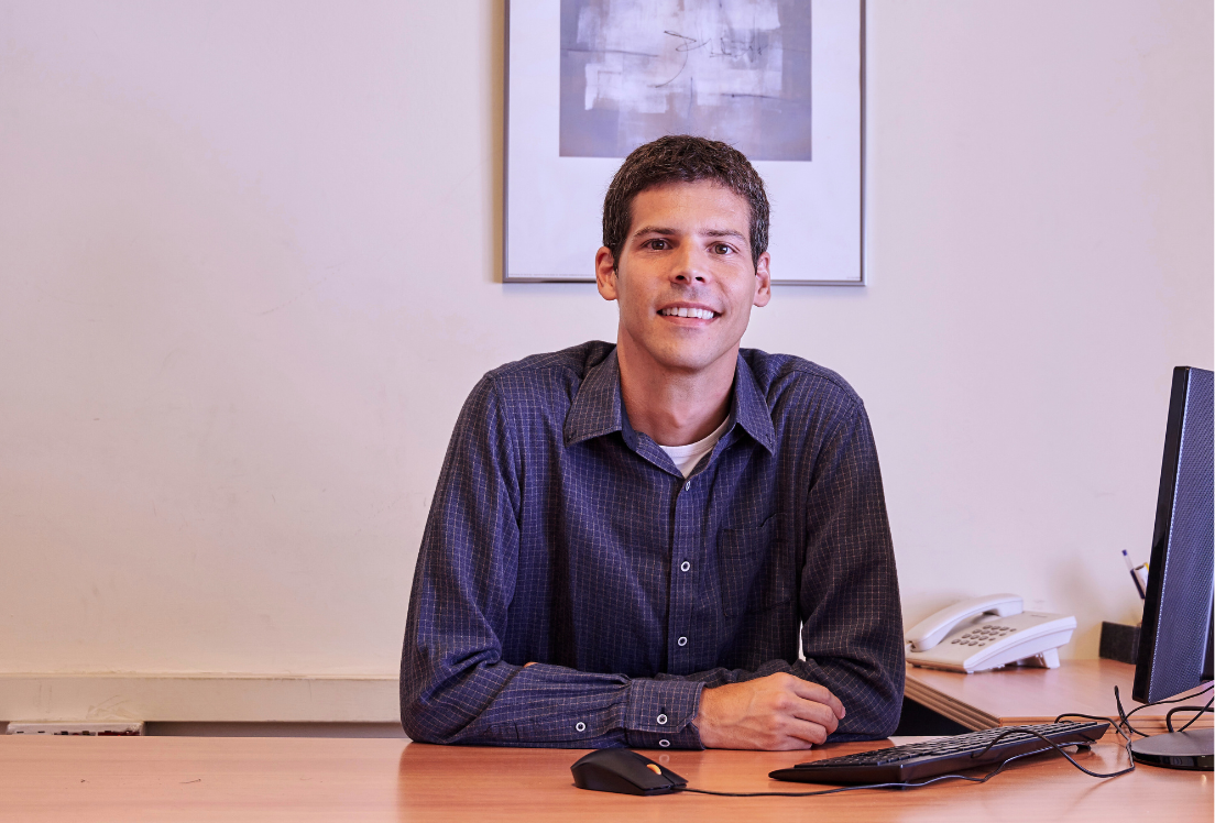 Fotografía de Álex Escolá, psicólogo y docente de varios cursos de Autismo España